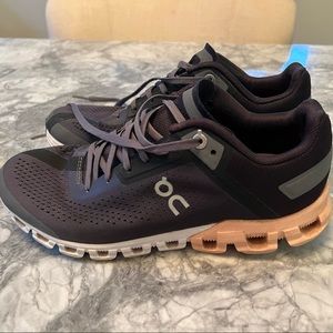 Womens On Cloudflow size 6.5